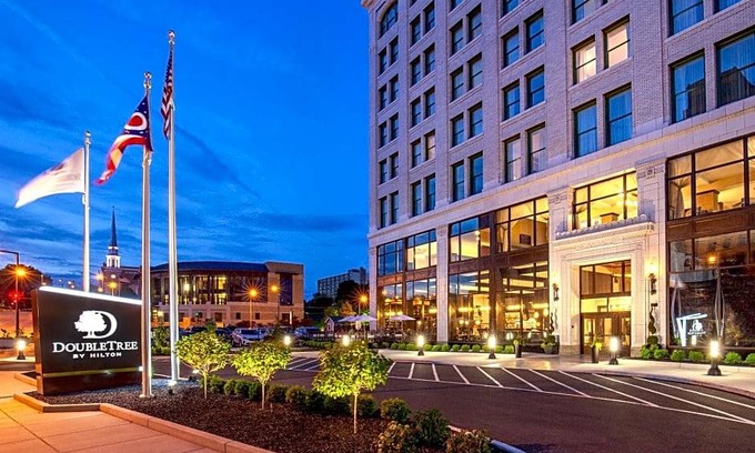 Downtown Hotel | 3-Star Hotel ∙ Doubletree By Hilton Youngstown Downtown