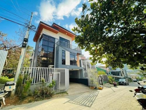 Baguio House | 3 Storey Baguio Modern Transient House by DeiGratia