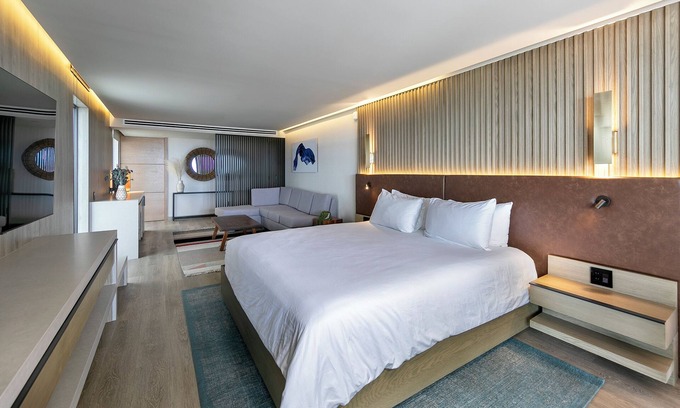 Village of La Jolla Hotel | 3 x Shores VIP Corner Penthouse at Accommodation at La Jolla Cove Hotel