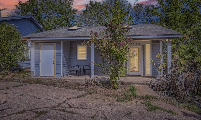 Riverside House | 30 day Plus | 5 mins to Downtown