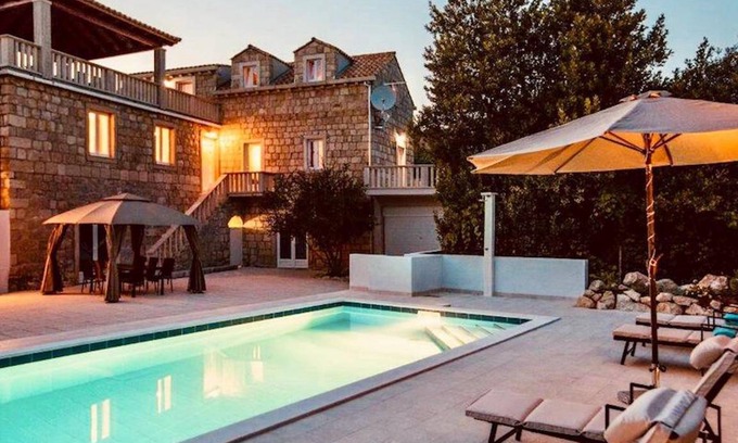 Komaji Villa | 300 m² Villa ∙ 5 bedrooms ∙ 10 guests