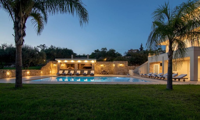 Souda Villa | 300 m² Villa ∙ 7 bedrooms ∙ 16 guests