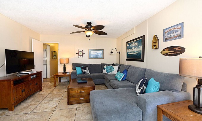 Avalon House | 315E Lower: Spacious, Remodeled, Ground Level Duplex, Quiet Street, WIFI - 315 E