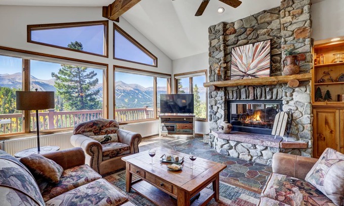 Dunkin Hill House | 318 m² House ∙ 4 bedrooms ∙ 10 guests