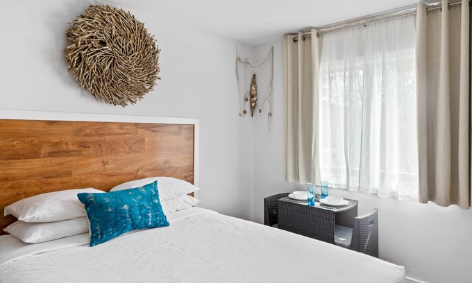 Hampton Bays Cabin | 33 m² Private room ∙ 2 guests