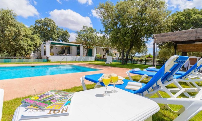 Archidona House | 330 m² House ∙ 7 bedrooms ∙ 18 guests