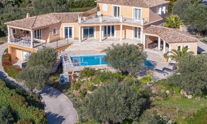 Sollies-Ville House | 350 m² house with 10 beds and beautiful sea view