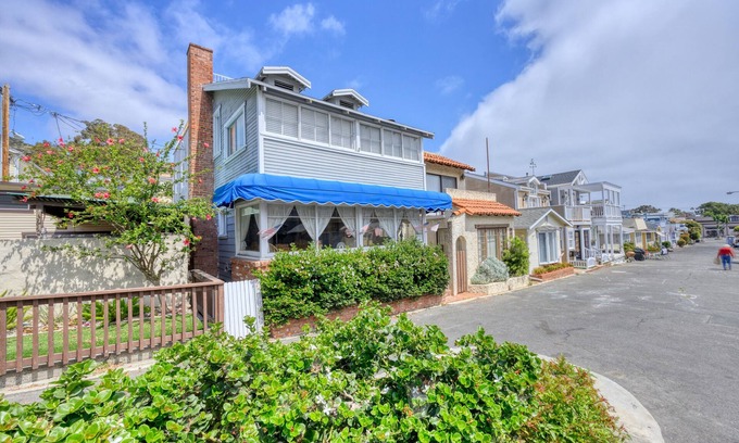 Avalon House | 353E: Charming Family Home on a Peaceful and Quiet Street