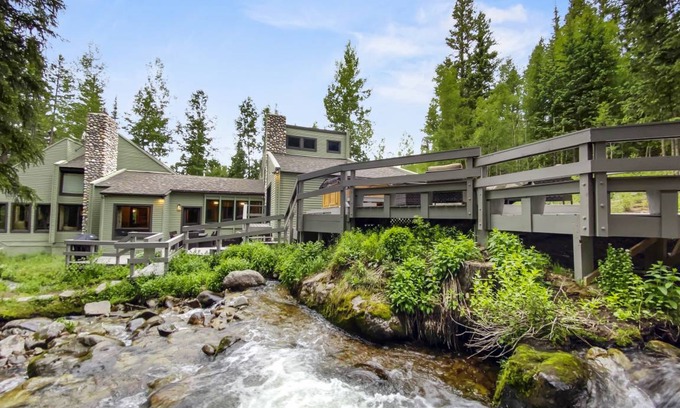 Blue River House | 357 m² House ∙ 6 bedrooms ∙ 14 guests