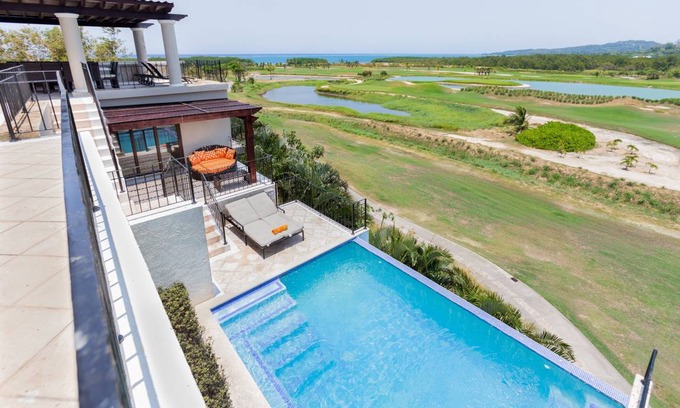 Pristine Bay House | 372 m² House ∙ 4 bedrooms ∙ 10 guests