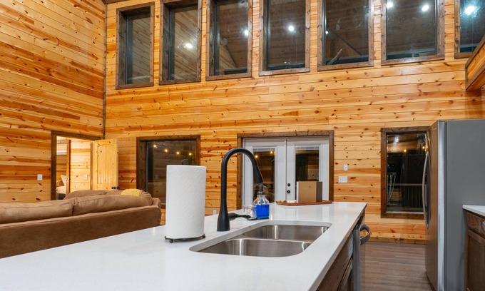 Golden Cabin | 3Bdr + Loft ON RIVER w/Entertainment for All and Pet Friendly