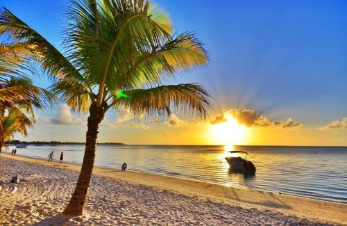 Flic-en-Flac House | 3bed villa with private pool and rooftop with a sea view in flic-en-flac, Mauritius