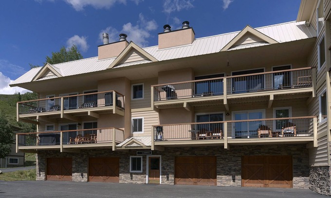 Crested Butte Condo | 3br/2Ba,Mt view,hot tub,free shuttle!nSummer is on the way!