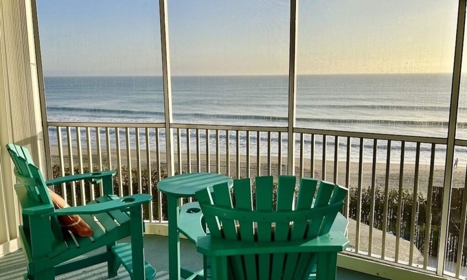 Gulfstream Beach Condo | 3BR Beachfront Oceanfront Condo – Pool, Pickleball, Views. Covered Parking