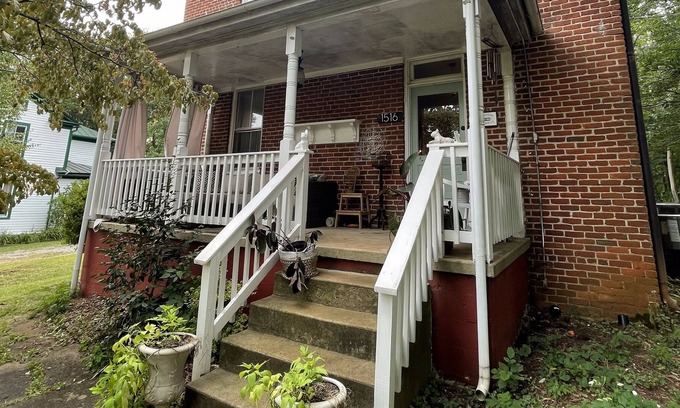 Woolen Mills House | 3BR Historic Downtown Hidden Gem - Family friendly!