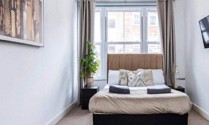 Chelmsford House | 3BR Stylish Home HIGH STREET LOCATION by Luxiety Stays