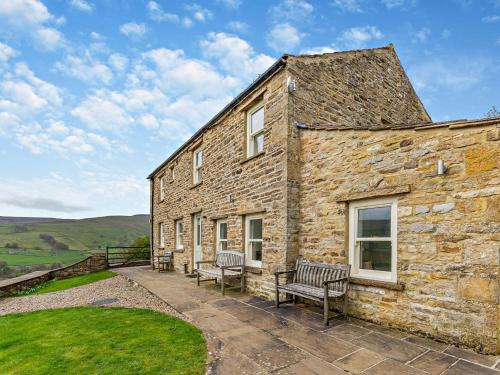 Fremington House | 4 Bed in Low Row G0083