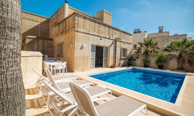 Ta' Għammar Villa | 4 bed villa with country views and pool.