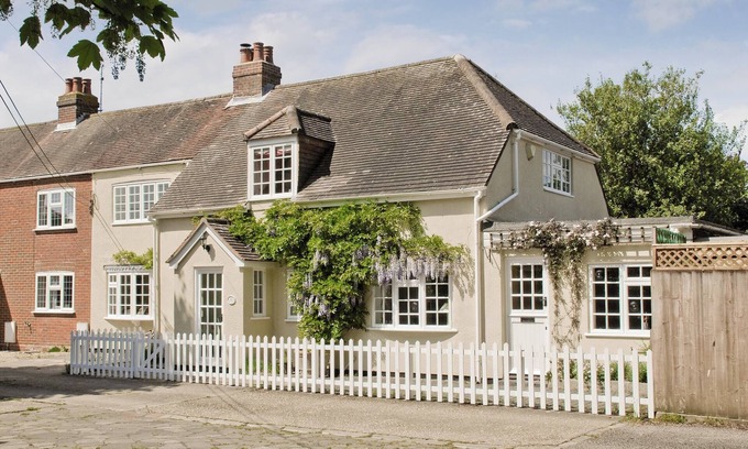 New Forest District Cottage | 4 bedroom accommodation in Lymington