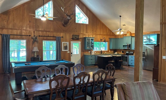 Lincolnton Cottage | 4-bedroom home on Clark’s Hill Lake with, AC, WiFi, Covered Dock & Boat Ramp.