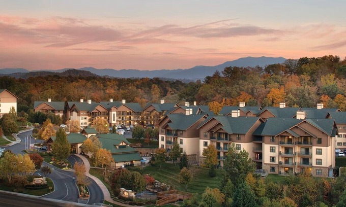 Sevierville Resort | 4 - Bedroom Presidential Suite in the Great Smoky Mountains!