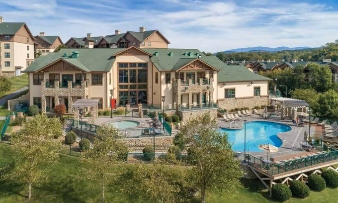 Sevierville Resort | 4 - Bedroom Presidential Suite in the Great Smoky Mountains!