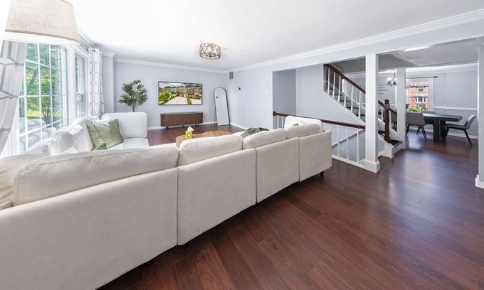 Mount Vernon House | 4-bedroom townhome in Alexandria with Game Room