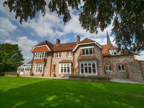 Chichester House | 4 Canon Lane