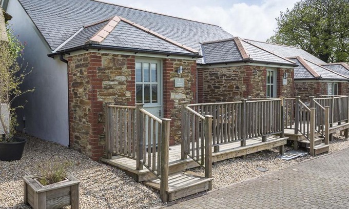 Bugford House | 4 Keeper's Cottage, Hillfield Village