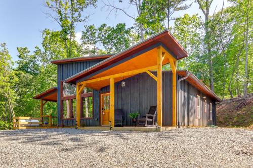 Ellijay House | 4 Mi to Dtwn Ellijay Cabin with Pool and River Access
