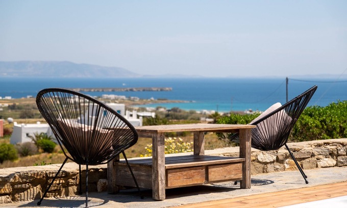 Drios Apartment | 4 mins drive, Golden Beach. Grandma babysitting and daycare