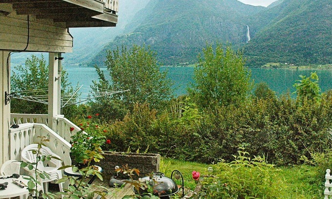 Luster Apartment | 4 person holiday home in Høyheimsvik