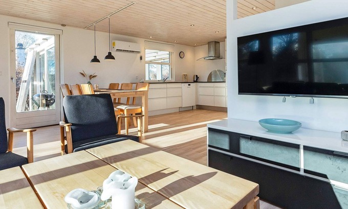 Hou House | 4 person holiday home in Hals