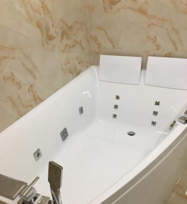 Lviv Apartment | 4-room jacuzzi apartment