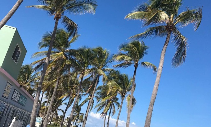 East Fort Lauderdale House | 4145 By The Sea Inn & Suites