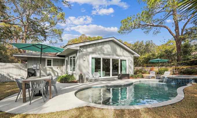 Folly Field House | 46 Folly Field, Quick Walk to Beach, Large Pool, Private Yard, Pet Friendly