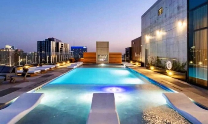 Travis Heights Apartment | 463) Stuning views and luxury furnishings!