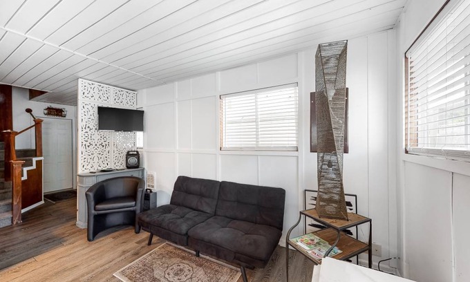Bayview Boat Rental | 47 m² Boat ∙ 1 bedroom ∙ 3 guests