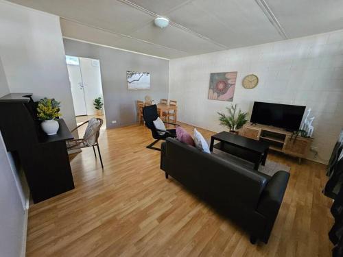 Kambalda Apartment | 4b Kambalda East