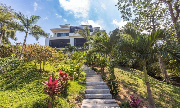 Lawson Rock House | 4br 3ba Beach view house in Sandy Bay with pool - Private community