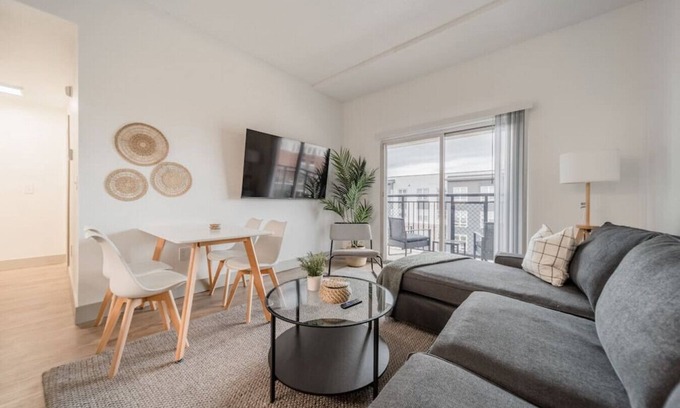 Third Ward Apartment | 4BR Modern Apt Central Location near Spectrum Std