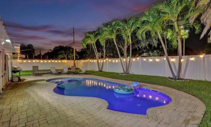 Deerfield Beach Villa | 4BR Modern HTD Pool Jacuzzi 1.5 Miles to the Beach