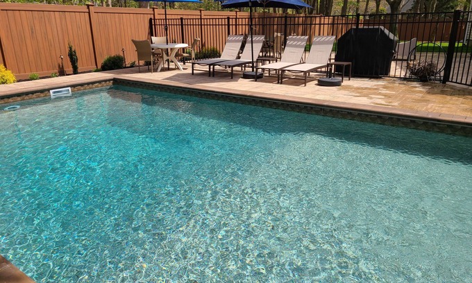 Southold House | 4BR+ Newly renovated home mins to top beaches and vineyards, new heated pool!