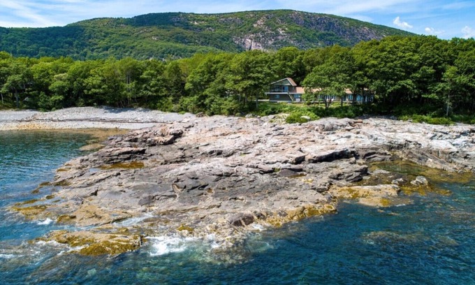 DownEast and Acadia Maine House | 4BR Oceanfront 0.5miles to Acadia [Schooners Edge]