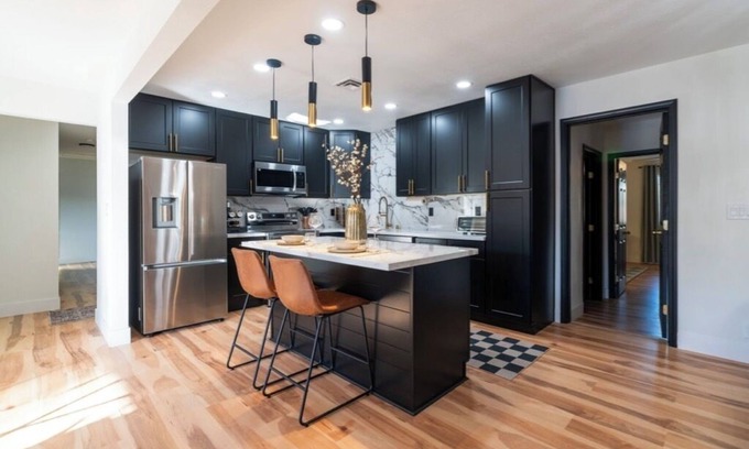 Rancho Oakey House | 4BR Retreat w/Jacuzzi, BBQ & Near Vegas Strip