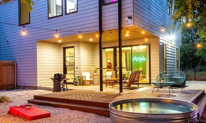 Govalle House | 5 000 SQ FT Private 10br Compound DT 6 Min Drive