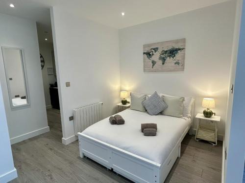 Runnymede Apartment | 5 Aviv Place