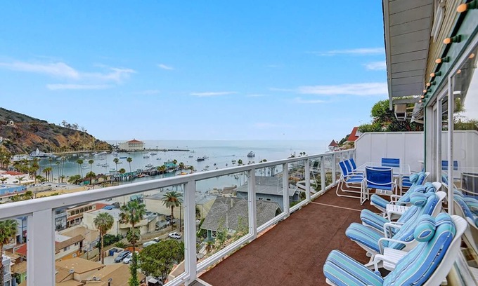 Avalon House | 5 Bdrm Home, Vaulted Ceilings, Amazing 180 Degree Ocean View - 176 Middle Terrac