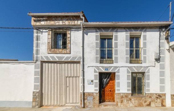 Villarrin de Campos House | 5 bedroom accommodation in Villarrín de Campos