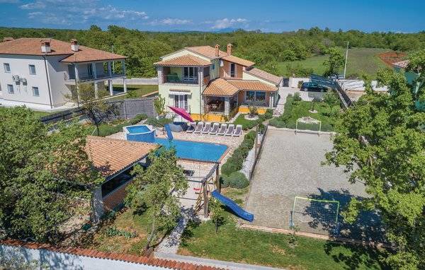 Rezanci House | 5 bedroom accommodation in Rezanci